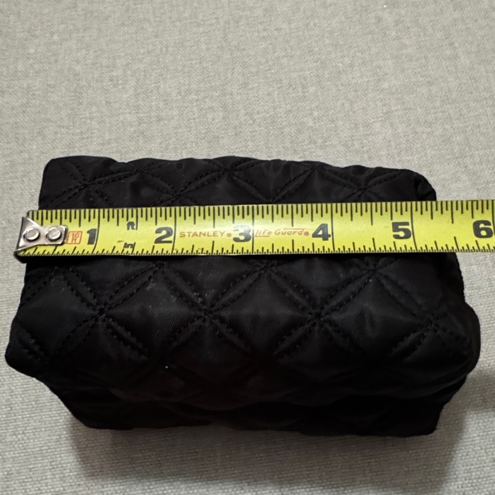 Vera Neumann “NY” Black Quilted Mini Pouch Makeup Bag-Gold Toned Zipper Pull-EUC - Picture 8 of 12